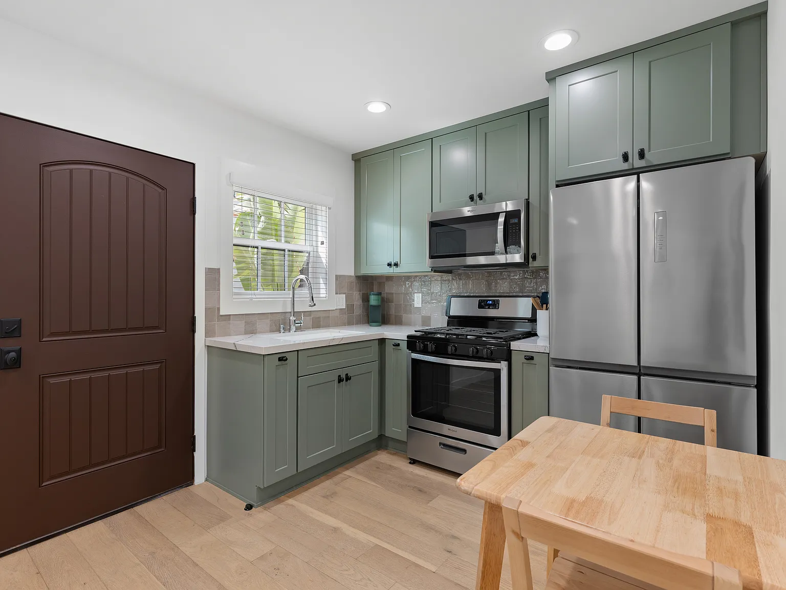 Studio, 500 sqft, $2,700 — Photo 3