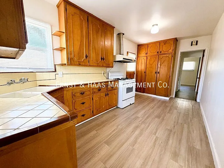 12911 Whitewood Ave — Photo 8