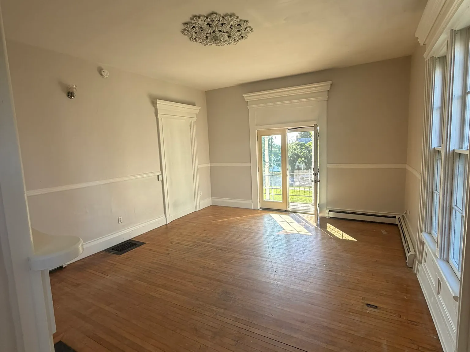 2 bed, 900 sqft, $1,800 — Photo 2