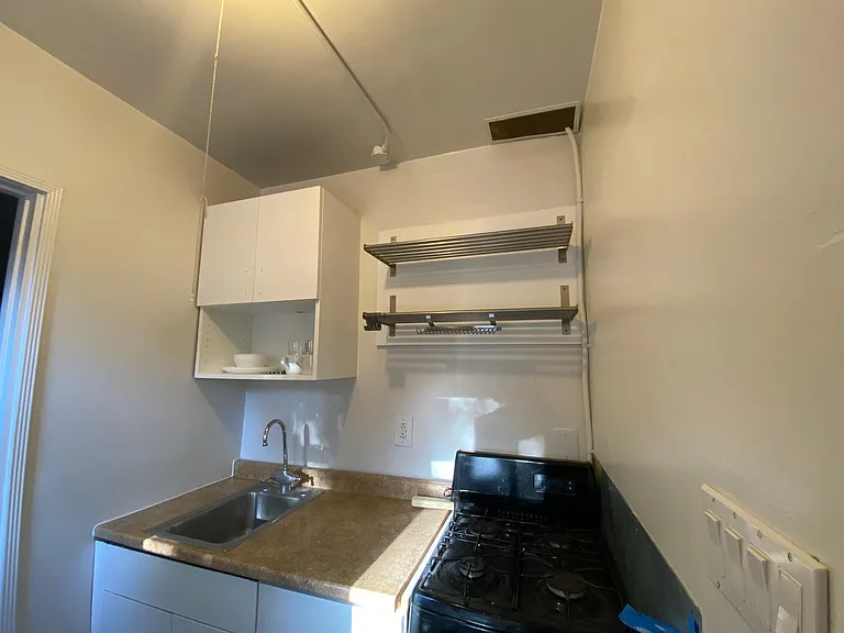 485 Lewis St — Photo 15