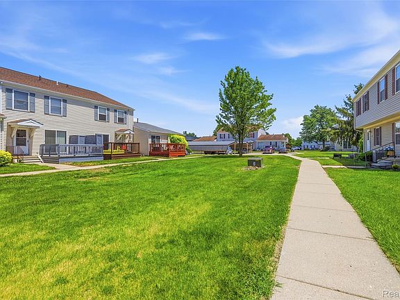 5th image of 28245 Raleigh Crescent Dr