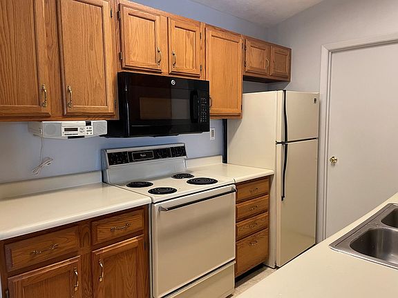 3rd image of 148 Mallard Glen Dr APT 5