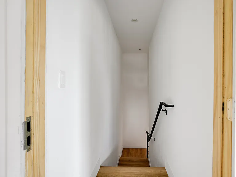 1651 W 37th Pl — Photo 14