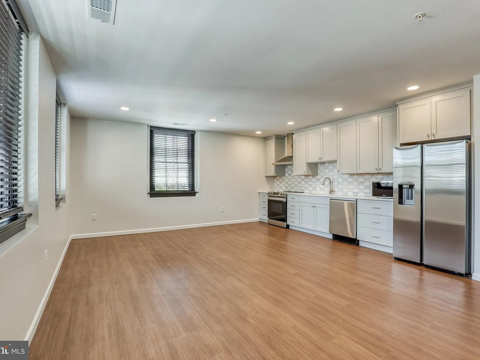 2 bed, 1150 sqft, $2,500 — Photo 3