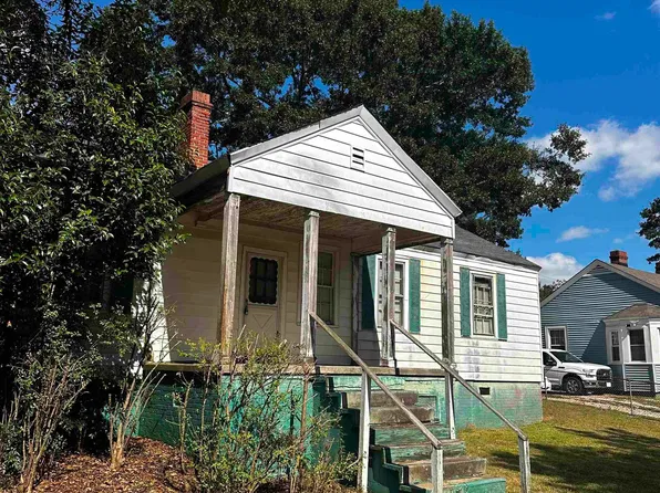 10 Center St, Taylors, SC 29687