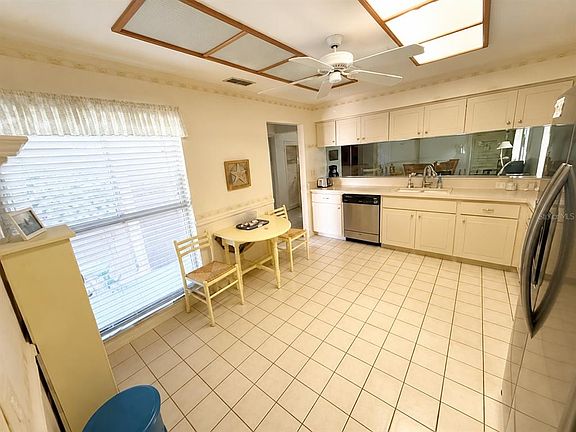 4th image of 4068 WILSHIRE CIRCLE E #145