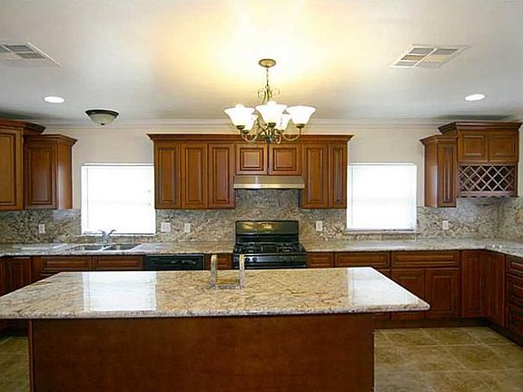 5th image of 1332 Crescent Dr
