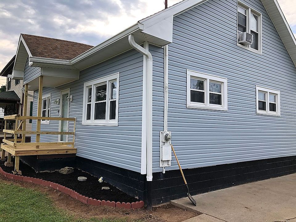2nd image of 596 Grandview St