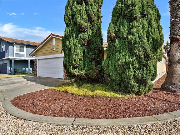 2nd image of 2511 Mistletoe Dr