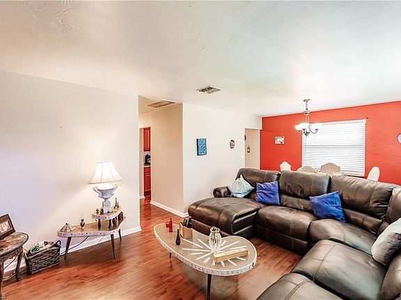 4th image of 27 Heath Aster Ln