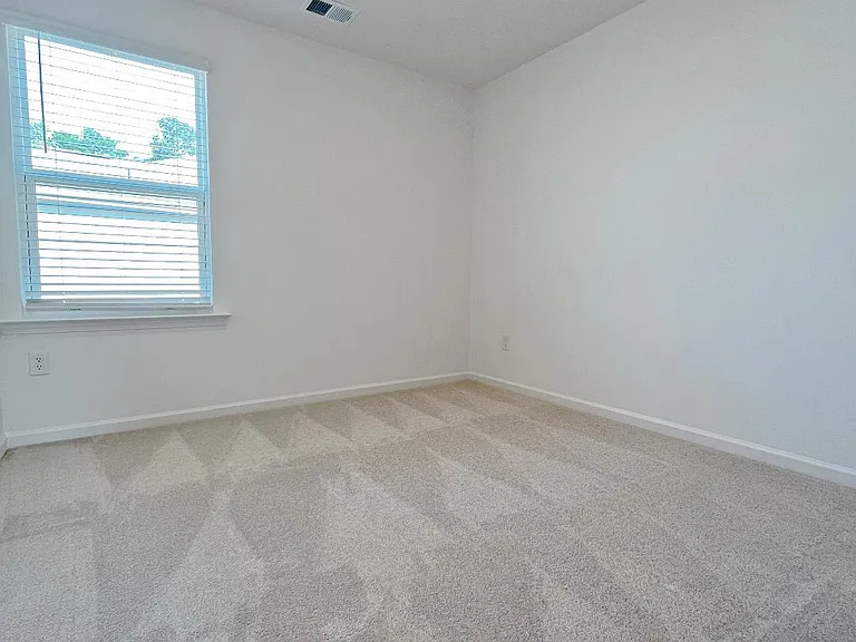 366 Golden Eagle Pkwy — Photo 24