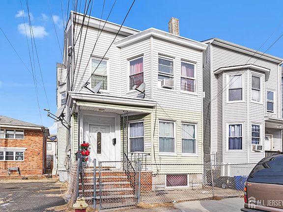 3rd image of 183 Walnut St