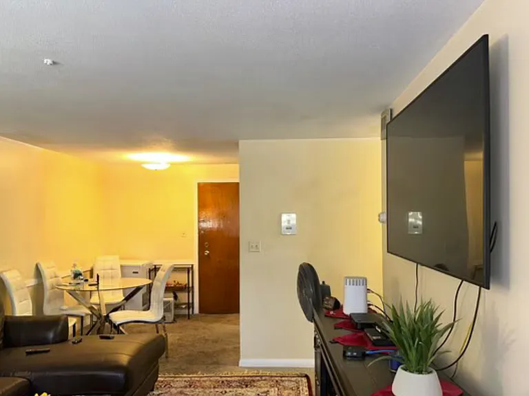 426 Pleasant St — Photo 7