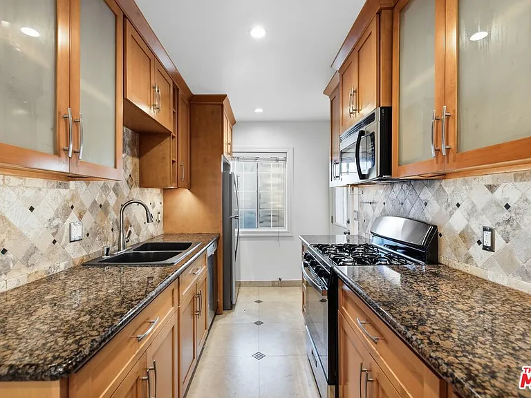 325 Vernon Ave #4 — Photo 7