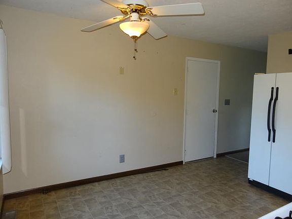 5th image of 64 Lee Ct