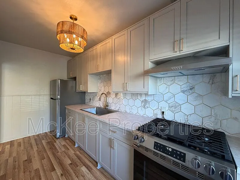 1 bed, 1.0 bath, $2,150 — Photo 4