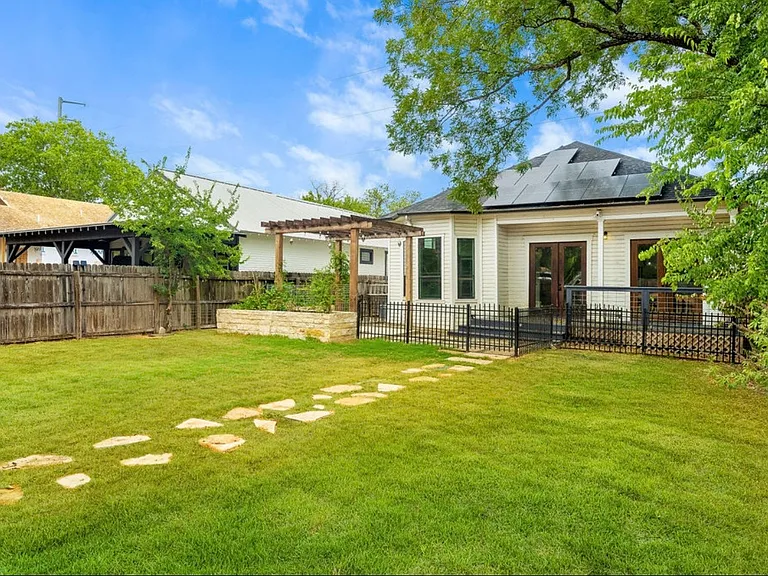 1018 Burnet St — Photo 26