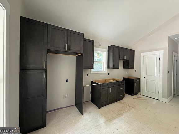 4th image of 194 Poplar Cir