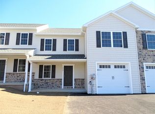 212 Red Fern Dr, East Earl, PA