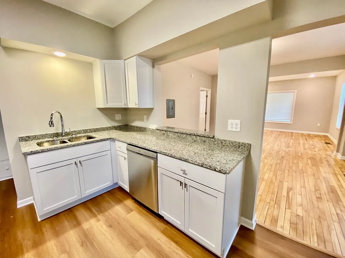 1801 Talmage Ave Se — Photo 2