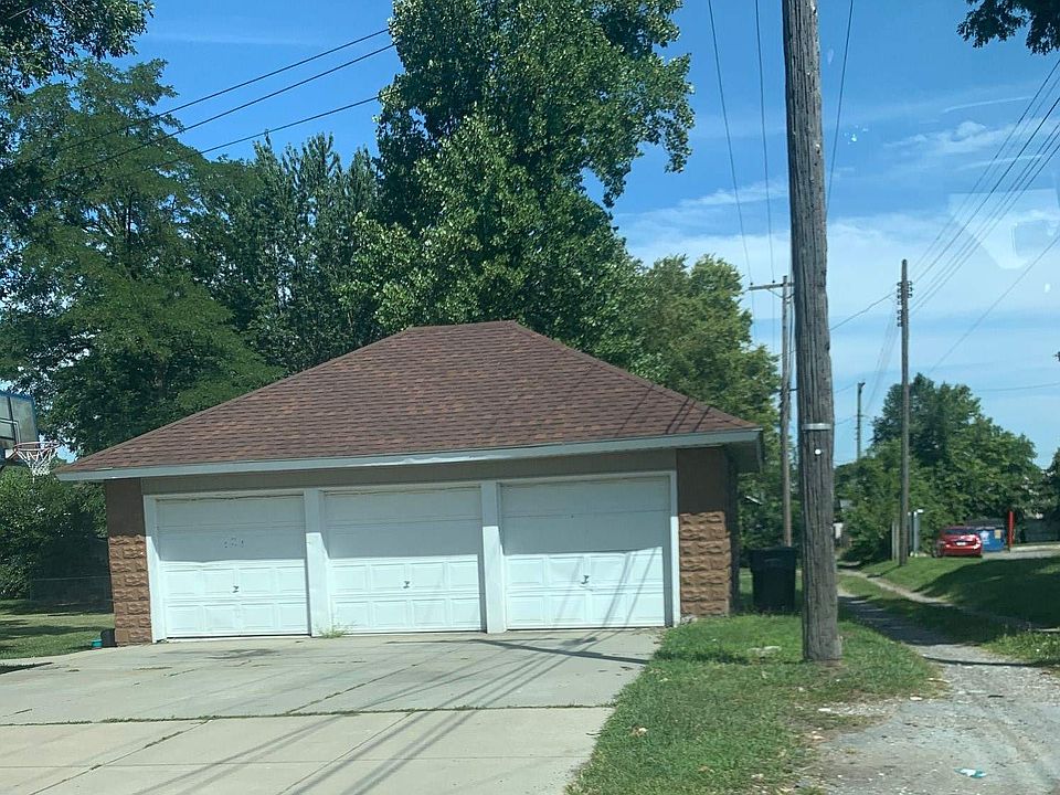 2nd image of 2730 S Main St