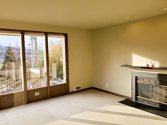 4th image of 2316 Fairview Ave E APT B
