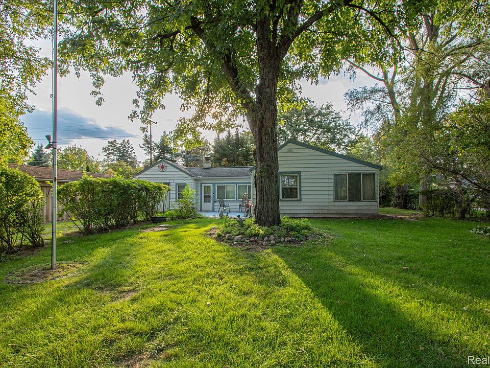 1st image of 47229 Pinecrest Dr