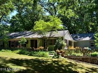 106 Forest Hill Ave SE, Grand Rapids, MI 49546