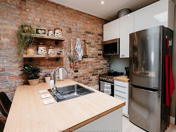 2nd image of 788 Gladstone Ave #3
