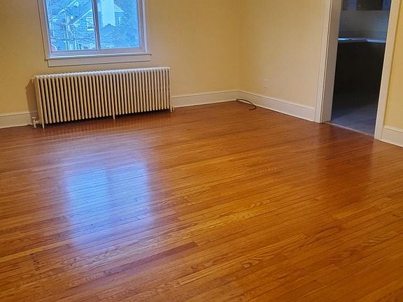 5th image of 667 S Jefferson St #3