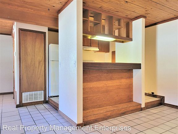 4th image of 901 E Brooks St #10684192