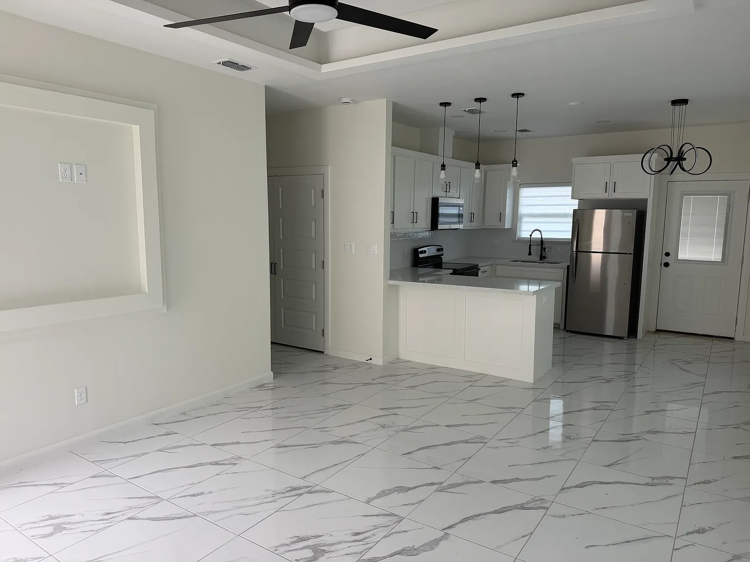 2 bed, 944 sqft, $1,200 — Photo 2