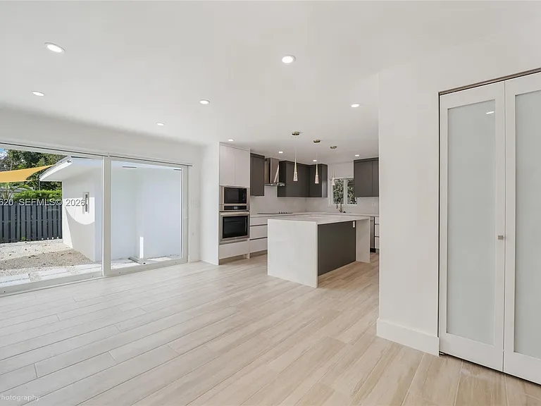 1654 SW 18th Ave — Photo 7