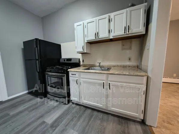 417 N 9th St, Allentown, PA 18102