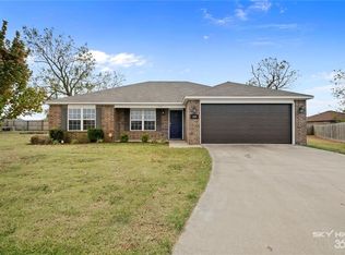 820 Meadowridge Ct, Centerton, AR 72719
