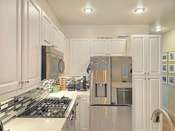 4th image of 17941 Lost Canyon Rd Unit 4