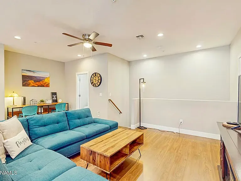 2561 W Cripple Creek Dr — Photo 3