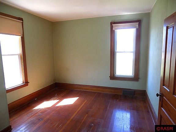 5th image of 419 N Washington St