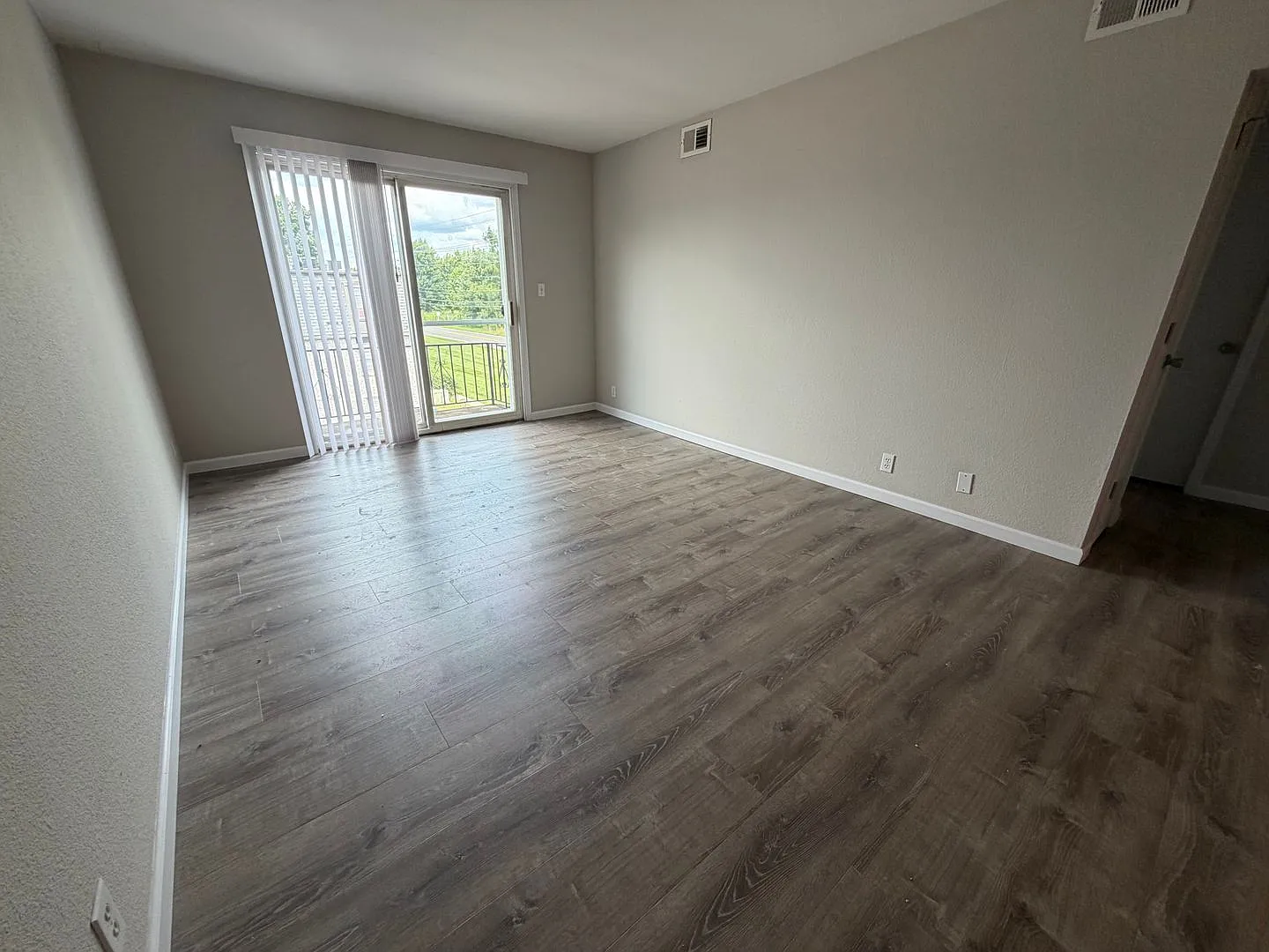 Charming Southside 2-Bedroom Apartment — Photo 4