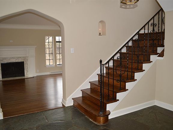 4th image of 1604 E Jefferson Blvd