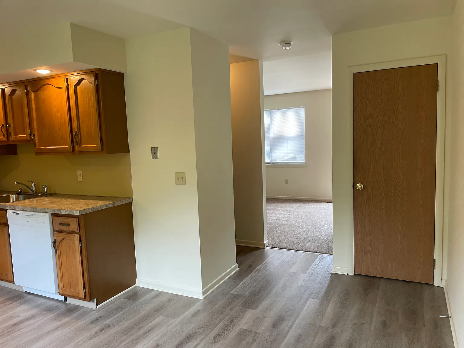 2 bed, 1.5 bath, 960 sqft, $1,795 — Photo 2