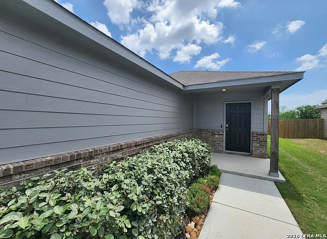 3 bed, 2.0 bath, 1459 sqft, $1,795 — Photo 2