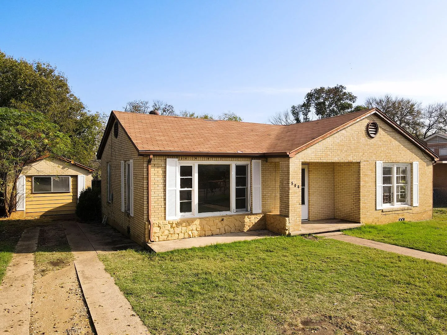 506 Powell St — Photo 1