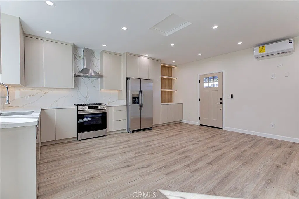 1 bed, 1.5 bath, 630 sqft, $2,200 — Photo 3