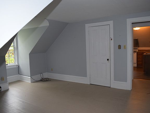 3rd image of 218 W Linn St #3