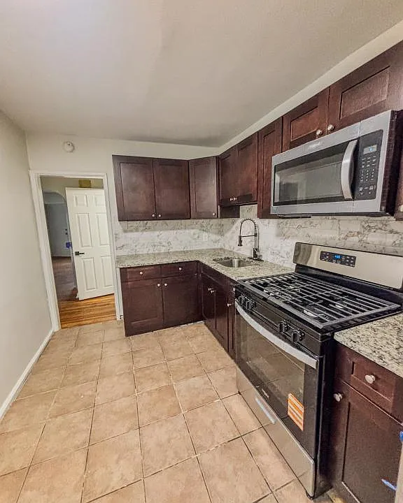 304 E Essex Ave #1