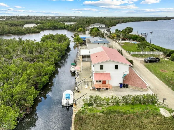 8151 Moyer Ln, Bokeelia, FL 33922