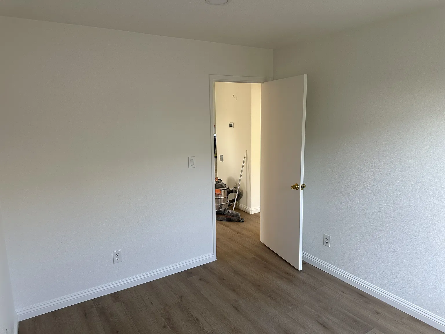 6 bed, 1888 sqft, $850 — Photo 2