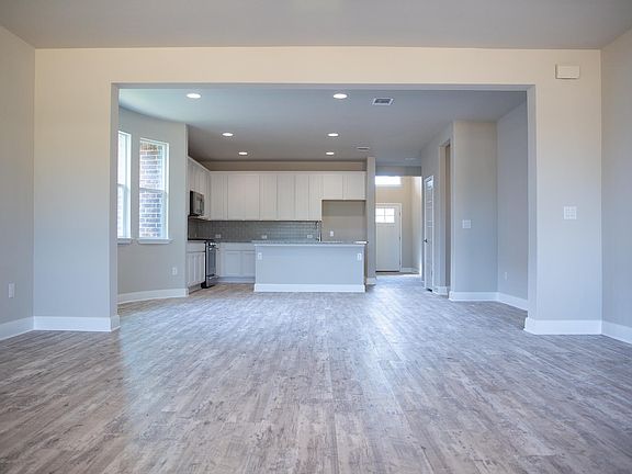 Open floorplan, kitchen and dining area
