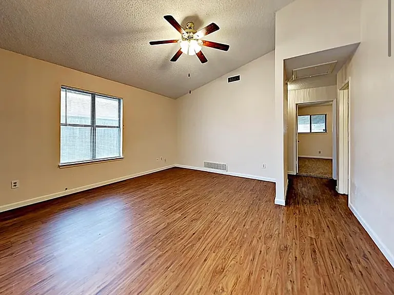1101 Suburban Dr — Photo 3